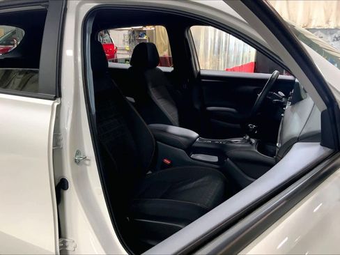 Used 2023 Honda HR-V Sport image 9