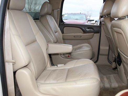 Used 2012 Chevrolet Suburban LTZ image 23