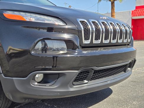 Used 2017 Jeep Cherokee Latitude FWD image 5