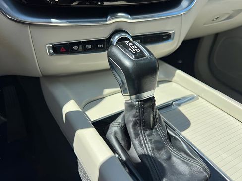Used 2020 Volvo XC60 T5 Momentum image 50