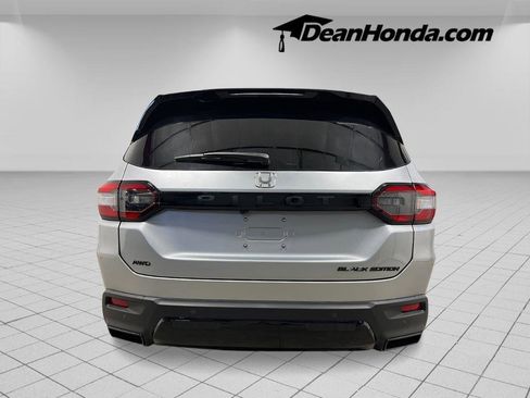 New 2026 Honda Pilot Black Edition image 4