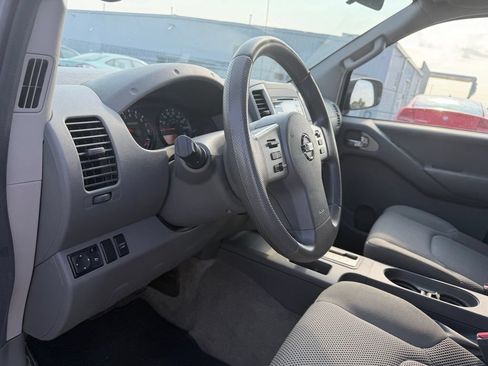 Used 2014 Nissan Frontier SV RWD image 14