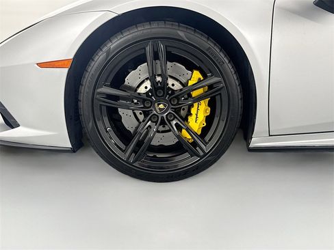 Used 2020 Lamborghini Huracan EVO image 30