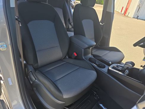 Used 2024 Kia Soul LX w/ Option Group 015 FWD image 10