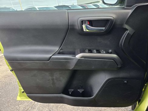 Used 2023 Toyota Tacoma TRD Off-Road w/ TRD Premium Off Road Package image 37