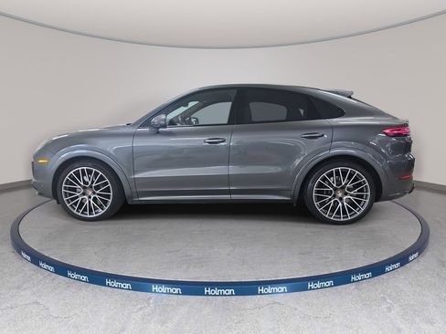 Used 2022 Porsche Cayenne GTS image 11