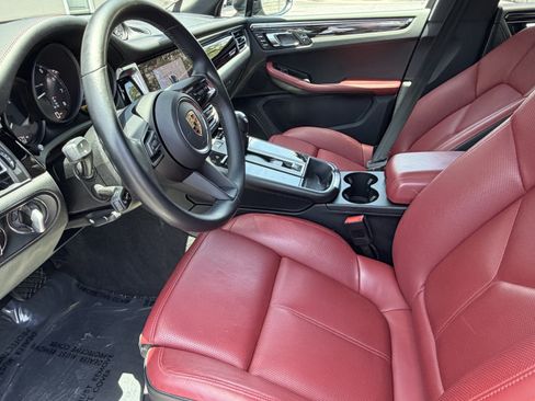 Certified 2023 Porsche Macan AWD/4WD image 4