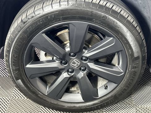 Used 2025 Honda Pilot Sport image 10