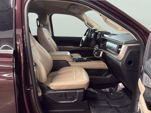 Certified 2023 Ford Expedition XLT AWD/4WD image 17