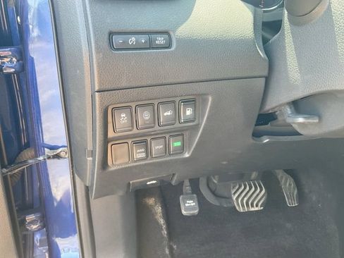 Used 2019 Nissan Rogue SV AWD/4WD image 19