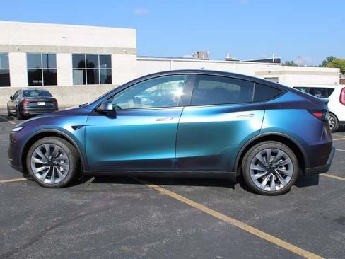 Used 2026 Tesla Model Y AWD image 7