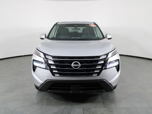 Certified 2025 Nissan Rogue SV image 11