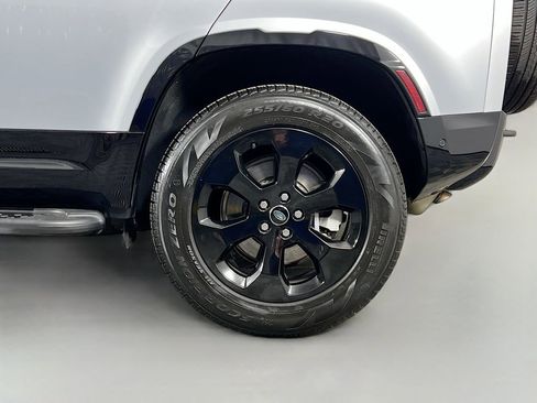Used 2023 Land Rover Defender 110 X-Dynamic SE AWD/4WD image 33