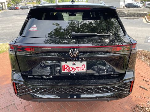 New 2026 Volkswagen Tiguan SEL R-Line AWD/4WD image 5
