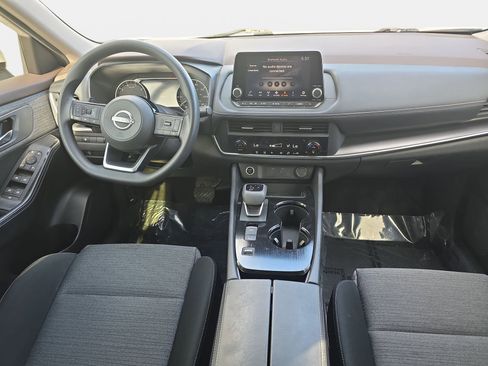 Used 2023 Nissan Rogue SV FWD image 9