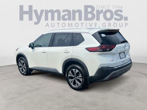 Certified 2021 Nissan Rogue SV w/ Premium Package FWD image 6