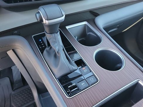 Used 2024 Toyota Sienna XLE image 15