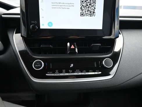 Used 2025 Toyota Corolla LE image 17