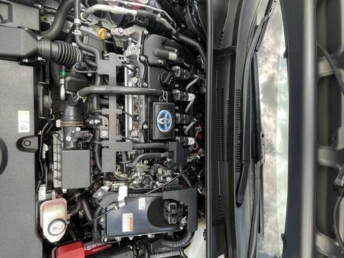 Used 2021 Toyota Corolla LE FWD image 18