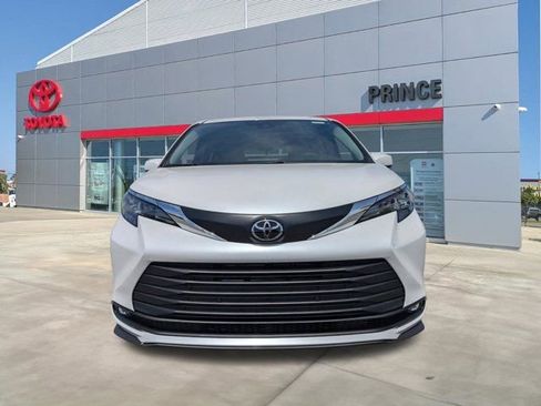 New 2026 Toyota Sienna XLE image 8