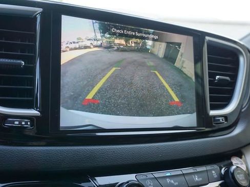 Used 2023 Chrysler Pacifica Touring-L FWD image 23