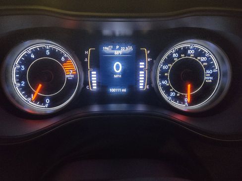 Used 2019 Jeep Cherokee Latitude w/ Popular Appearance Group AWD/4WD image 23
