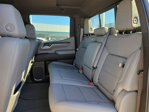 Used 2024 GMC Sierra 1500 SLT image 16