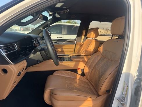 Used 2023 Jeep Grand Wagoneer Series III w/ Quick Order Packagew 28T AWD/4WD image 5
