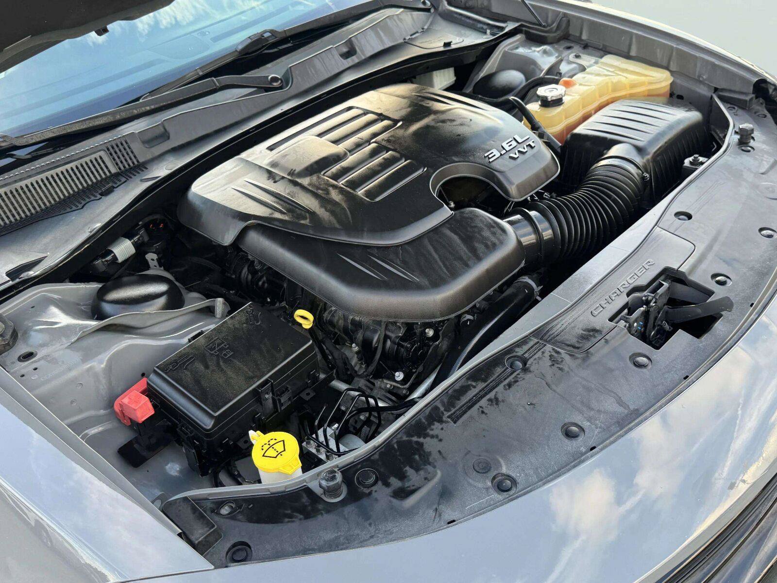 Used 2018 Dodge Charger SXT w/ Blacktop Package RWD image 53