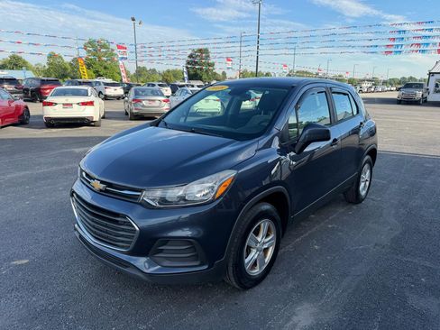 Used 2018 Chevrolet Trax LS AWD/4WD image 9