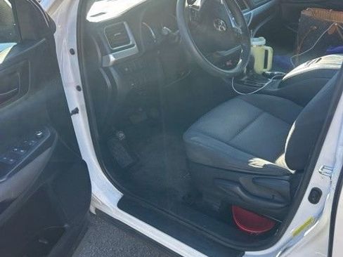Used 2019 Toyota Highlander LE image 5