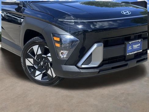 Used 2025 Hyundai Kona SEL FWD image 2