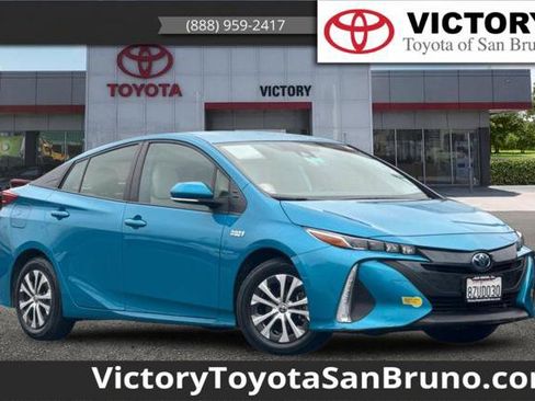 Certified 2022 Toyota Prius Prime XLE FWD image 1