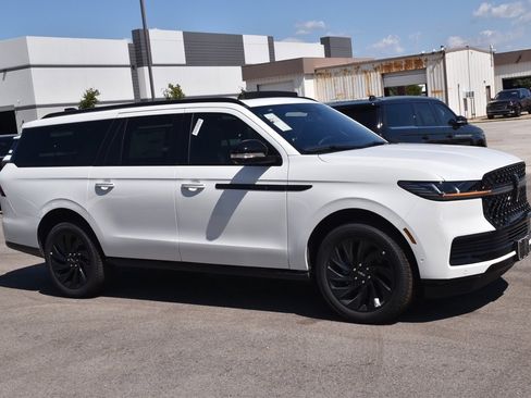 New 2025 Lincoln Navigator L Reserve w/ Jet Appearance Package image 4