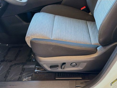 Used 2023 Nissan Rogue SV image 17