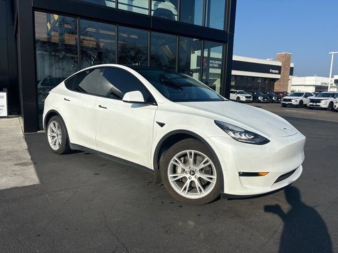 Used 2021 Tesla Model Y Long Range image 2
