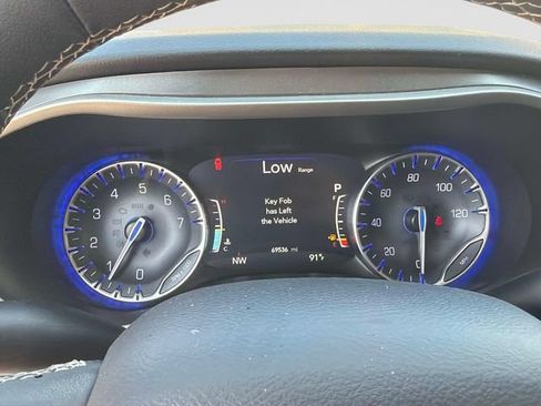 Used 2024 Chrysler Pacifica Touring-L FWD image 32