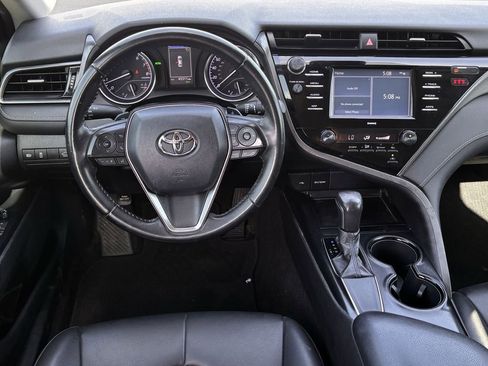 Used 2020 Toyota Camry SE w/ Convenience Package FWD image 9