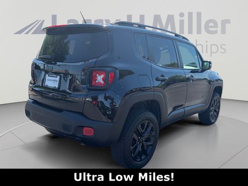 Used 2017 Jeep Renegade Altitude AWD/4WD image 5