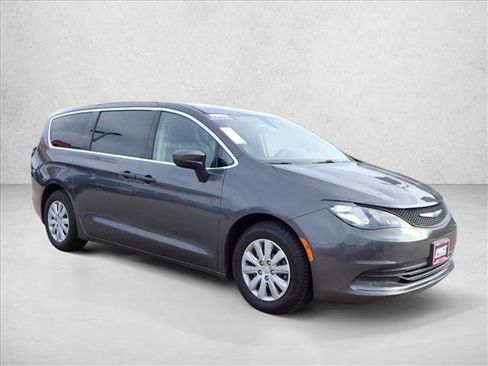 Used 2019 Chrysler Pacifica L image 6