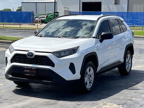Used 2021 Toyota RAV4 LE AWD/4WD image 5