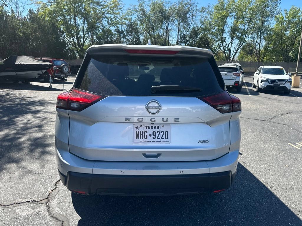 Used 2025 Nissan Rogue SV AWD/4WD image 17