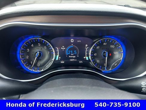 Used 2017 Chrysler Pacifica Touring-L Plus FWD image 14