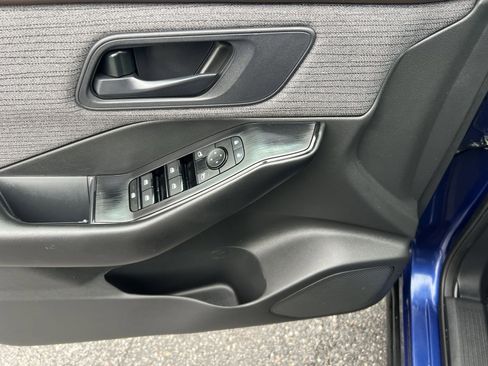 Used 2023 Nissan Rogue S image 14