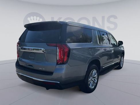 Used 2022 GMC Yukon XL SLT w/ SLT Premium Package image 11
