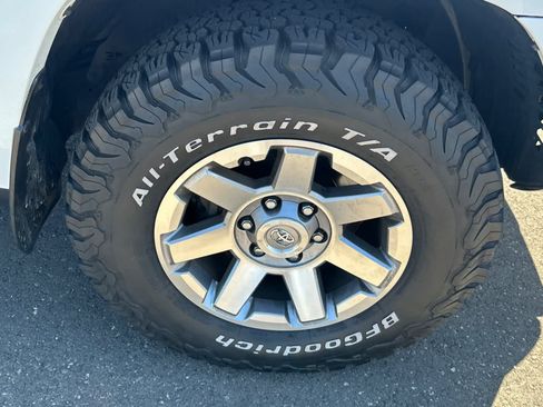 Used 2016 Toyota 4Runner Trail Premium AWD/4WD image 15