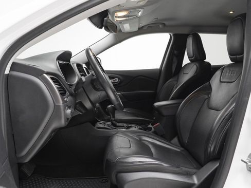 Used 2019 Jeep Cherokee Limited image 14