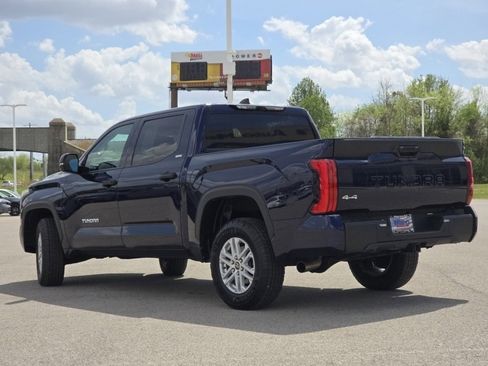 Used 2022 Toyota Tundra SR5 w/ SR5 Convenience Package AWD/4WD image 17