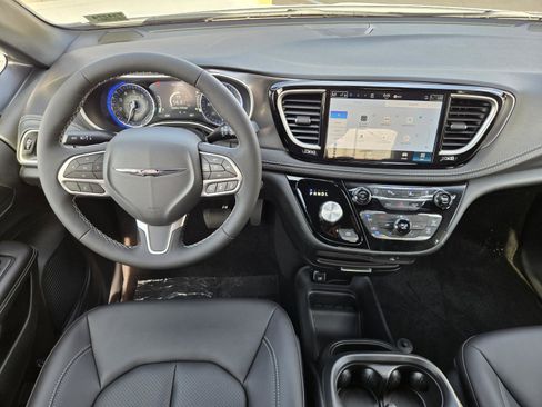 New 2026 Chrysler Pacifica Select image 6