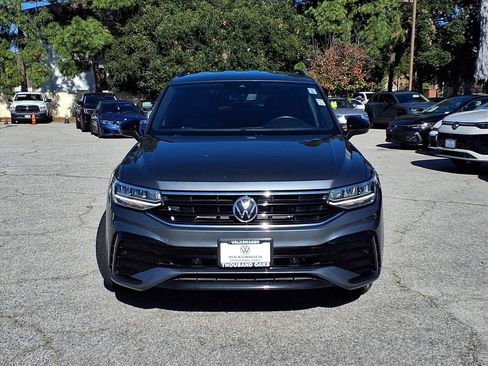 Used 2022 Volkswagen Tiguan SE R-Line image 2